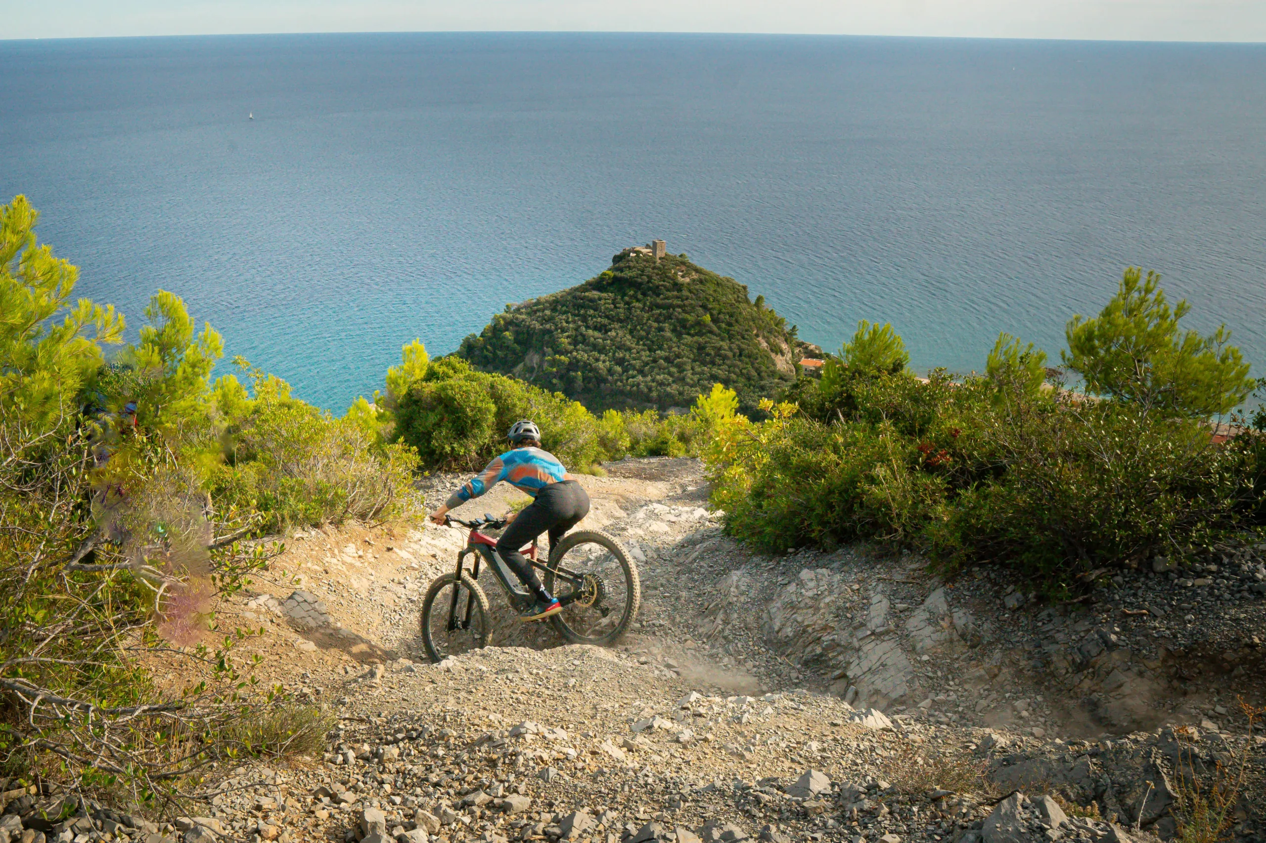 mountain bike enduro on Dh Man trail in Finale Ligure on Le Manie plateau during East Coast bike shuttle tour 6